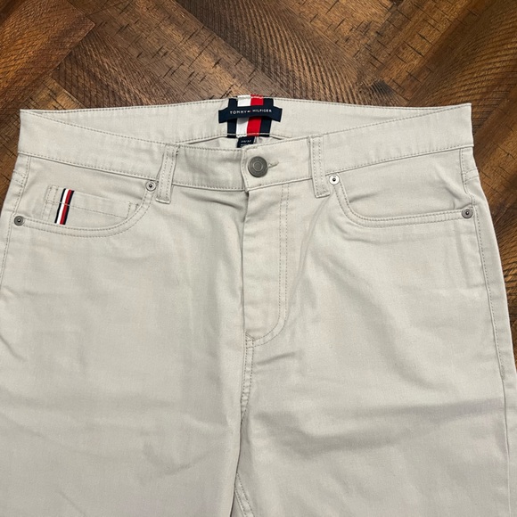 Men’s Tommy Hilfiger Khakis - Picture 1 of 4
